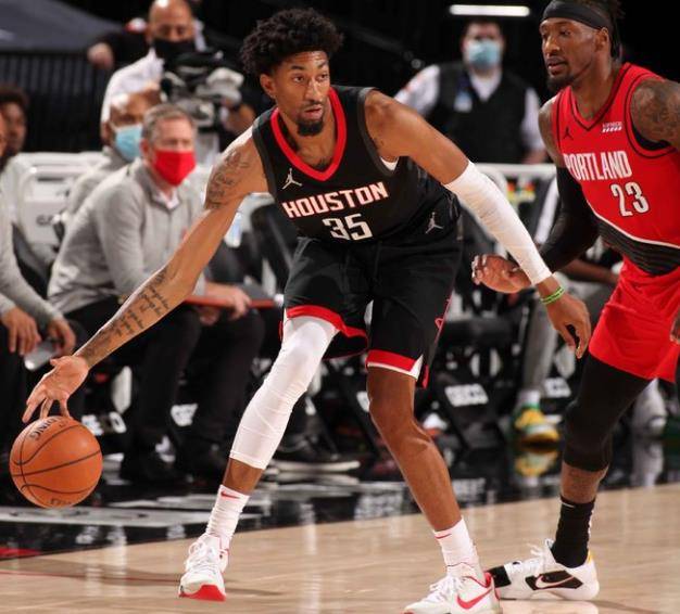 NBA凯尔特人加时争议三分绝杀雄鹿终结七连胜登顶引热议